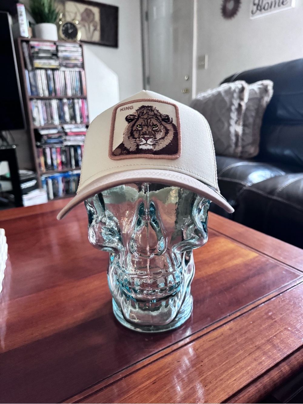 Goorin Bros. "KHAKI THE KING" King.
Trucker Hat. Mesh SnapBack NWT